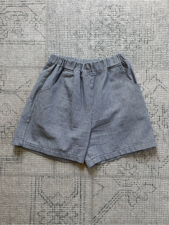 Le Bon Shoppe Pants - Women’s Elastic-Waist Pinstripe Shorts - Gray